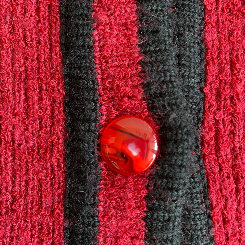 Vintage short knit cardigan red, black trim Jackie O style, EUC Size S/M retro - Picture 9 of 9
